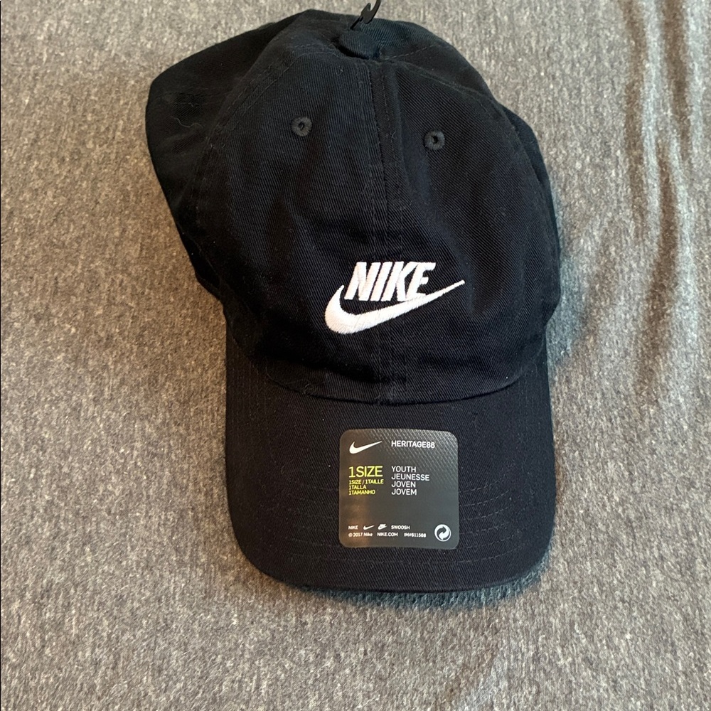 Nike Heritage Black Cap with White Logo
